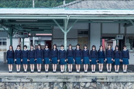 乃木坂46アーティスト写真 13thシングル『今、話し大誰かがいる』画像①
