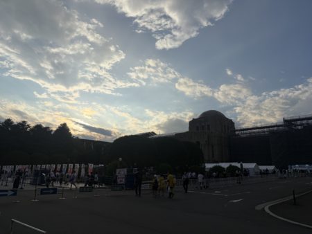 絵画館前広場の夕景